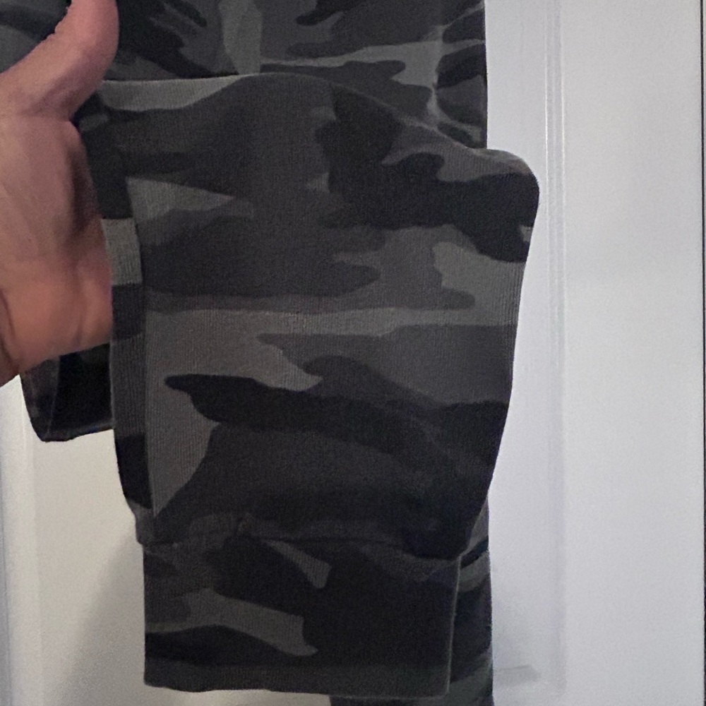 SPLENDID •  Green Camouflage Sweat Pants • Med • - Picture 4 of 12
